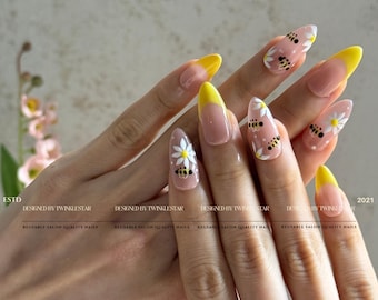 Honey bee and daisy Press On Nail | premium nails, holiday nail art, glue on nail, gifts for her, Handmade Nails, xh570