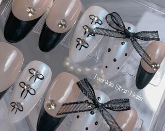 Cosquette Baby / unique nails / cute nails / elegant nails / pearl chrome nails / black bow nails / beautifully handmade nails
