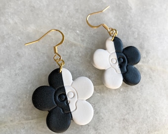Pendientes de arcilla polimérica con diseño de calavera y flor / Pendientes llamativos / Joyas de arcilla / Pendientes bohemios