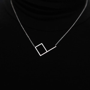 Cadena de letras P en plata, diseño geométrico, personalizada - Dancing Letter P