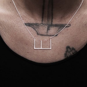 Cadena de letras E en plata - Letra Danzante E