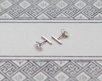 Bar stud earrings in silver, geometric design - Geometric