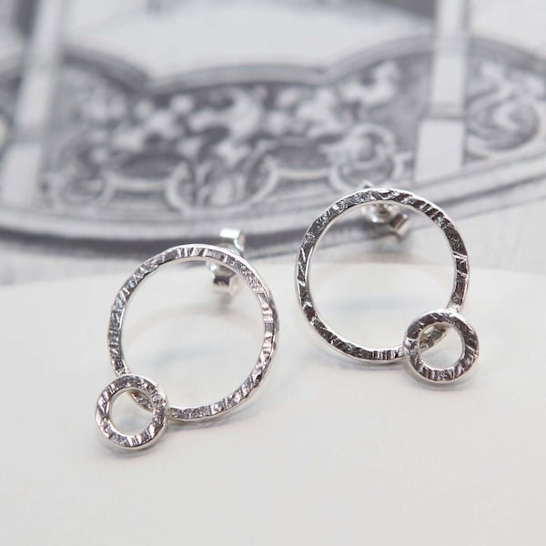 Circle stud earrings in silver, geometric stud earrings, structured circles
