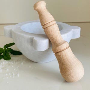 Mortar diameter 18 cm in White Carrara Marble cm with beech wood pestle