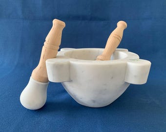 Mörser Durchmesser 22 cm aus weißem Carrara-Marmor mit Stößel aus Carrara-Marmor und Buchenholz + Stößel aus Buchenholz