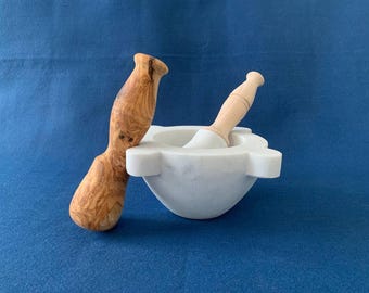 Mortar diameter 16 cm in White Carrara Marble with White Carrara Marble and beech wood pestle + olive wood pestle