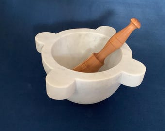 Mörser Durchmesser 24 cm aus weißem Carrara-Marmor mit Stößel aus Olivenholz