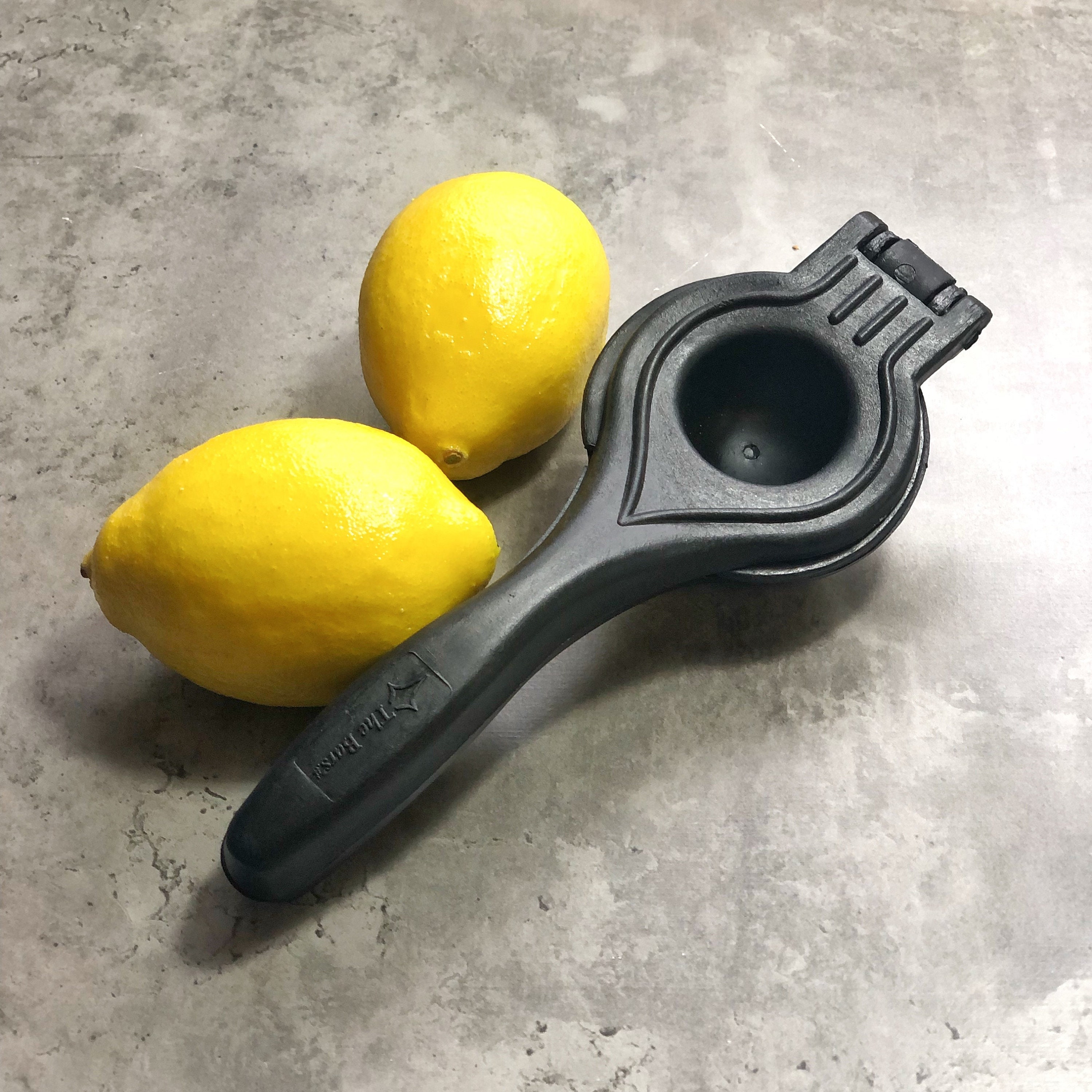 WasaFire Water Bottle,Juicer Cup Manual Lemon Squeezer Kitchen Tools Orange Fruit Hand Press Filter for Sport Travel Healthy Drinking 