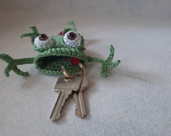 Crochet key cover, frog key cover, funny keychain , protège clés animal keychain, key organizer, housse a clé rigolo, Étuis à clé grenouille
