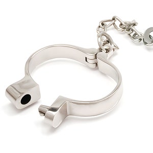 Heavy leg irons with snap lock and connecting chain