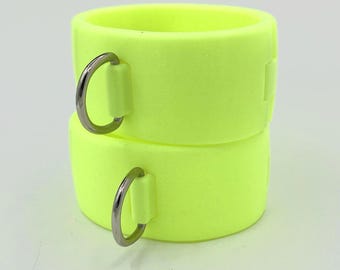 Extreme quick-shackles handcuffs with D-ring and snap lock. Circumf. 170mm