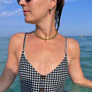 deSade® Cuff 8 mm gold - Elegant locking neck cuff in stainless steel, oval, with hidden Hex‑Lock – Add‑On O‑Ring