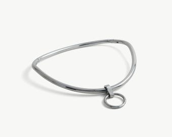 Thin ergonomically shaped eternity collar 6 mm with ring and hexagonal key