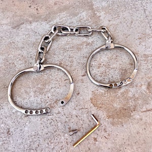 Innovative solid handcuffs, adjustable