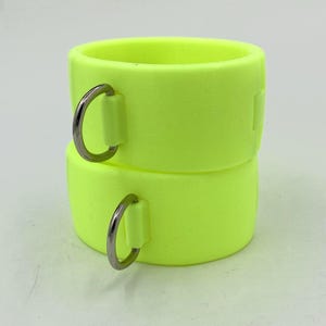 Extreme quick-shackles handcuffs with D-ring and snap lock. Circumf. 150mm