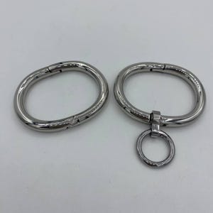Handboeien met hanger Ø: 5,8 cm x 4,3 cm