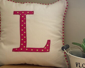 Coussin cadeau fait maison personnalisé en deux tailles. 100 % coton Panama. Idéal pour un lit bébé. Comprend un coussin et des frais de port gratuits
