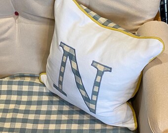 Coussin cadeau fait maison personnalisé en deux tailles. 100 % coton Panama. Idéal pour un lit bébé. Comprend un coussin et des frais de port gratuits