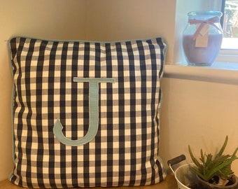 Cojín de cuadros vichy azul marino personalizado, hecho a mano, en dos tamaños, 100 % algodón. Incluye funda y envío gratuito.