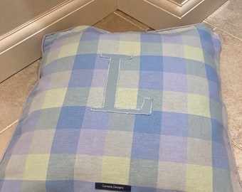 Coussin pour chien personnalisé fait maison. En tailles standard et grande avec fermeture éclair. Comprend un coussin et des frais de port gratuits