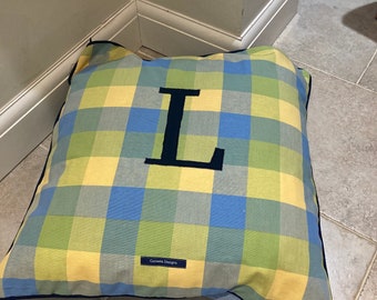 Coussin pour chien personnalisé fait maison. En tailles standard et grande avec fermeture éclair. Comprend un coussin et des frais de port gratuits