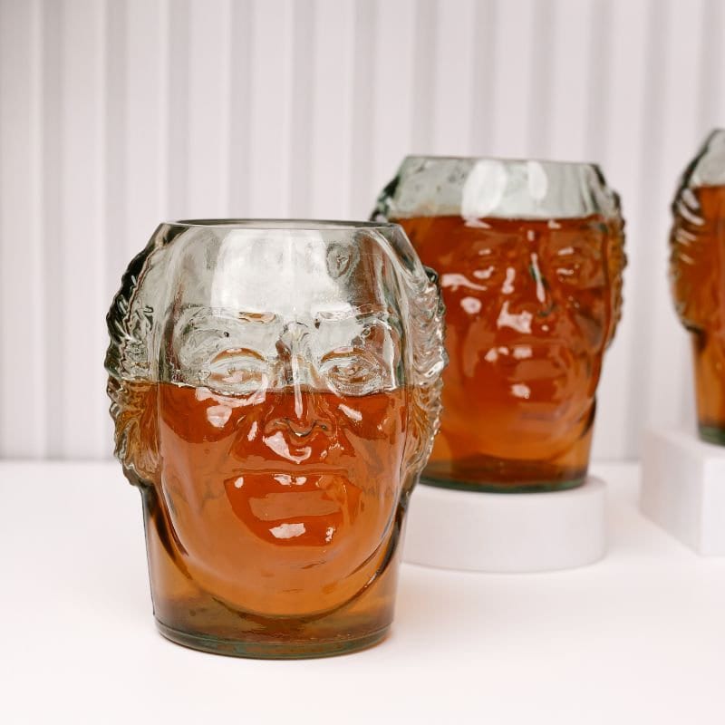 手作りグラス！ オールドモンクプラッターハンドメイドグラス Old Monk Upcycled Old Monk Face Rum Glass – Handmade Recycled Bottle