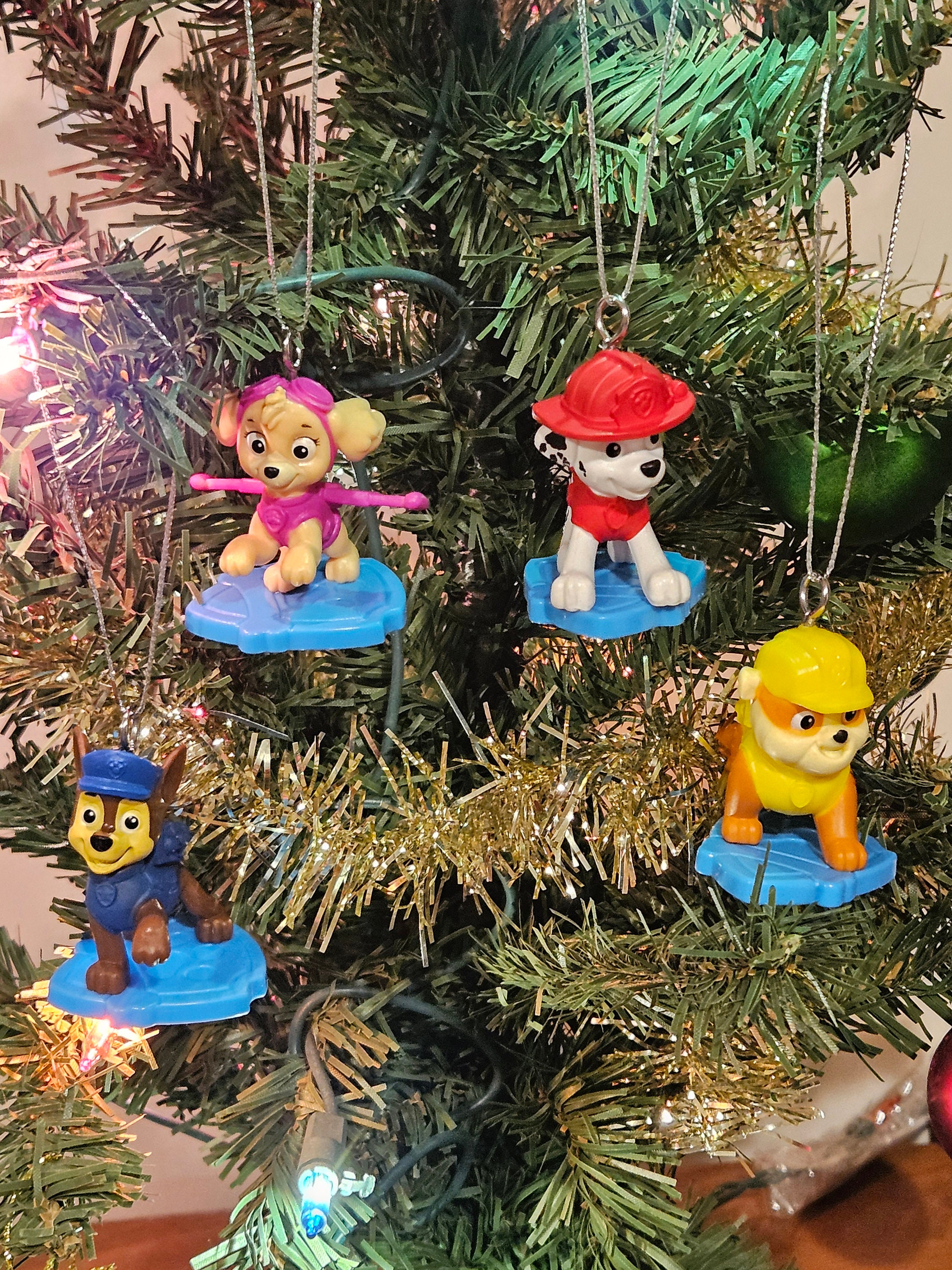 Juego de adornos navideños de Paw Patrol personalizados.