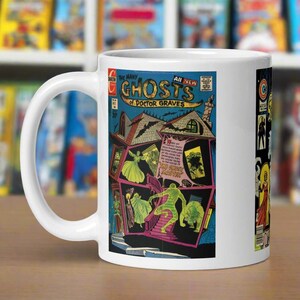 Kubek z okładką komiksu horroru The Many Ghosts Of Dr. Graves Glossy Coffee Cup Niepowtarzalny przytulny gotycki prezent dla przyjaciela, dla niego i dla niej kolekcjonera