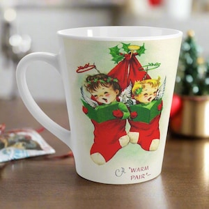 Una calda coppia di angeli di Natale Tazza che canta Calza Agrifoglio Retro Midcentury Vintage Tazza di ceramica Latte Unico Accogliente Carino Regalo per le vacanze invernali