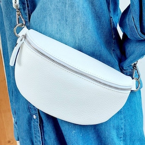 Weiße Bauchtasche, Leder Schultertasche Crossbody Bag Gürteltasche Silber Details, Fanny Ledertasche, Leder Crossbody, Gürteltasche