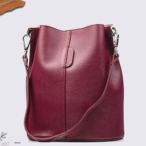 Sac seau en cuir véritable bordeaux, sac à main en cuir, sac à bandoulière, sac couleur bordeaux, sac élégant en cuir véritable