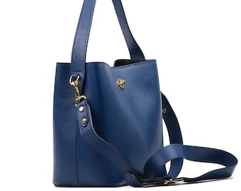 Bolso cubo de piel auténtica en color azul jeans, bolso bandolera color azul, bolso natural, bolso elegante, regalo mujer, bolso de piel auténtica