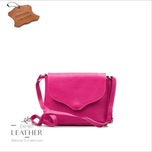 Torebka na ramię ze skóry w kolorze fuksji: intensywnie różowa kopertówka na imprezę, torebka na ramię z zamkiem błyskawicznym