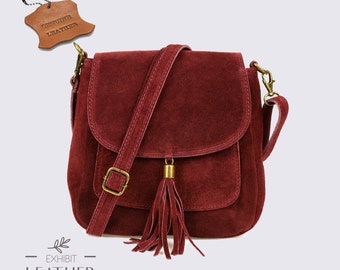 バーガンディのスエードレザーバッグ。本革のクロスボディ/ショルダー