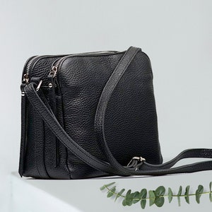 Leather crossbody handbag in black, top zip handbag, Black leather women, cowhide cross body bag, crossbody bag