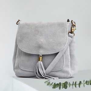 Petit sac à bandoulière en cuir véritable en daim gris, sac à bandoulière en cuir véritable, sac messager, sac gris avec fermeture éclair sur le dessus