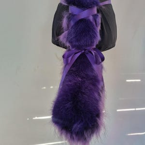 Ręcznie robiony fioletowy ogon z ombre ze sztucznego futra z owijką wstążkową - niestandardowy ogon zwierzęcy w stylu cosplay - This Cosplay Kingdom