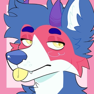 Puede incluir: Ilustración digital de un personaje canino de dibujos animados con pelaje azul y rosa. El personaje tiene ojos amarillos, una nariz azul y una lengua amarilla que sobresale. El fondo es un cuadrado rosa claro.