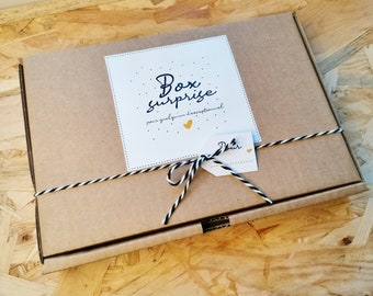 BOX SURPRISE TEMOIN pour lui faire la demande ou l'annonce - cadeau affiche, cartes à gratter, miroir et badges