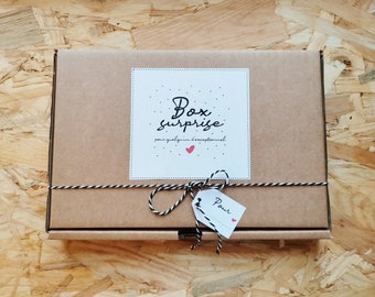 BOX SURPRISE MARRAINE pour lui faire la demande ou l'annonce - cadeau affiche, cartes à gratter, miroir et badges