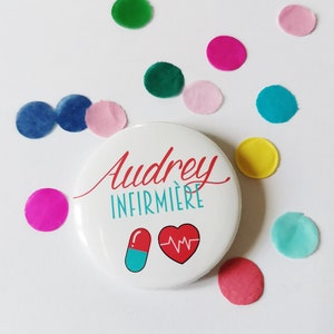 Badge personnalisé pour votre blouse Infirmière, aide-soignante, sage-femme, aesh, ambulancier... Différents modèles disponibles image 6