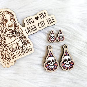 Aretes colgantes y con forma de calavera de payaso, archivo SVG de Glowforge, aretes de calavera de payaso espeluznantes para Halloween, archivo SVG de aretes de Halloween de Glowforge