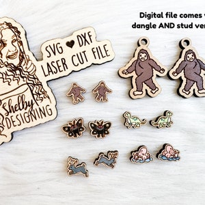 Może przedstawiać: Zestaw laserowo wycinanych kolczyków z różnymi wzorami, w tym Bigfoot, dinozaurem, motylem, królikiem i ośmiornicą. Kolczyki są dostępne w wersji wiszącej i w postaci sztyftów. Obraz zawiera również znak z napisem "SVG DXF LASER CUT FILE" i "Shelby Designing".
