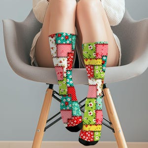 Blommigt lapptäcke med gåvor för kvinnor