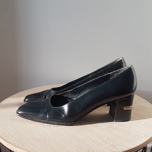 Navy leather outlet block heel pumps