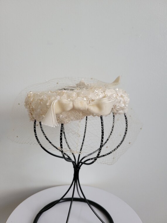 Vintage White Wedding Hat With Veil main image 1