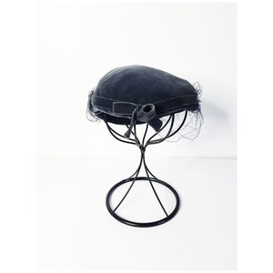 1950s Vintage Luxury Paris Blue Velvet Hat, Georgette de Treze Paris Velvet Hat, Navy Blue Velvet Half Hat, 1950s Masquerade Blue Velvet Hat