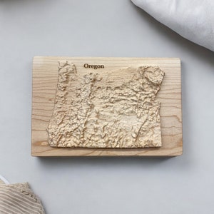 Oregon Karte | Holz geschnitzte Reliefkarte | 3D Topographische Holzkarte | Einzigartiges Hochzeit Geburtstag Jahrestag Housewarming Geschenk | Oregon Geschenk
