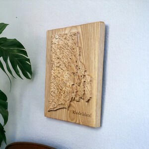 Rhode Island : carte | Carte en relief en bois sculpté | Carte topographique 3D en bois | Cadeau unique de pendaison de crémaillère d'anniversaire de mariage | Cadeau Rhode Island