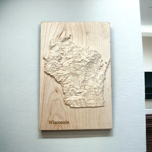 Mapa de Wisconsin | Mapa topográfico de madeira 3D de Wisconsin | Presente de Wisconsin | Arte de Wisconsin | Decoração para casa de Wisconsin | Mapa de relevo esculpido em madeira de Wisconsin